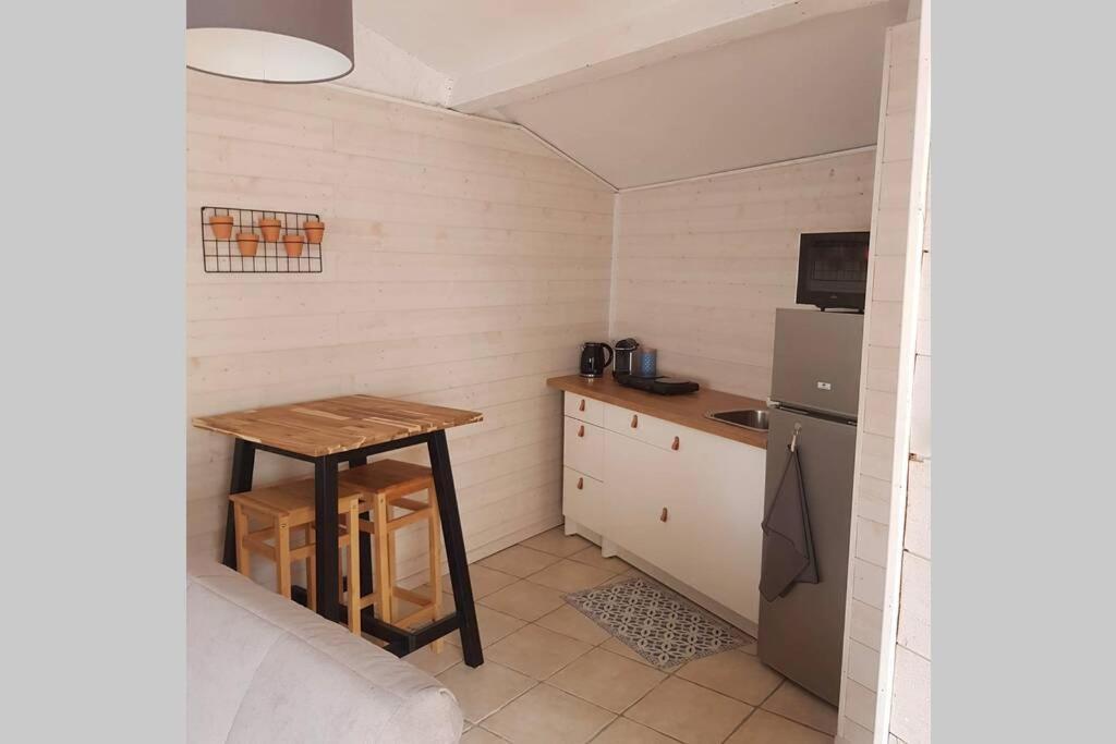 Maisonnette en pierre indépendante de 20 m2 Saint-Cirgues-sur-Couze Extérieur photo